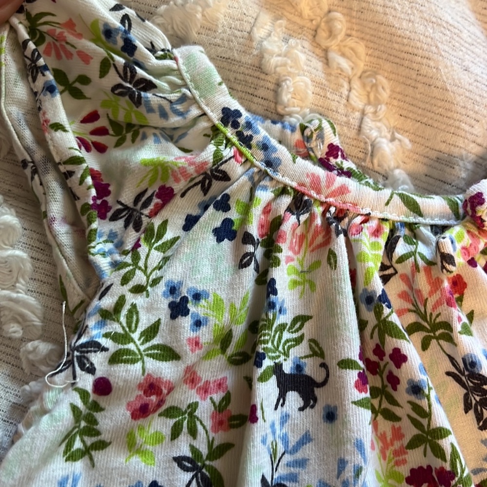 4 Baby Gap outfits (3 dresses, one romper) - Picture 7 of 11
